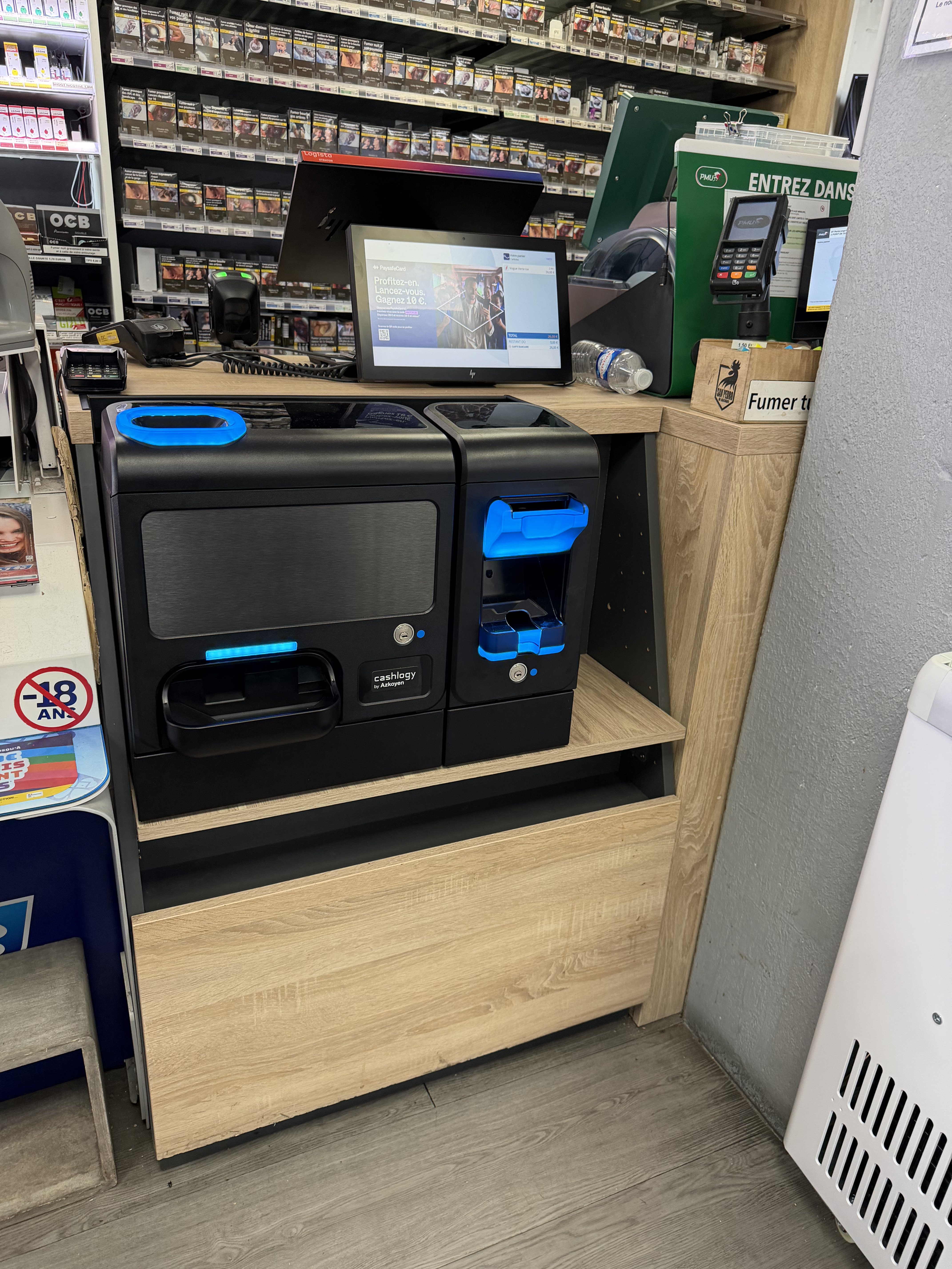 Installation monnayeur Cashlogy dans un bureau de tabac – vue détaillée